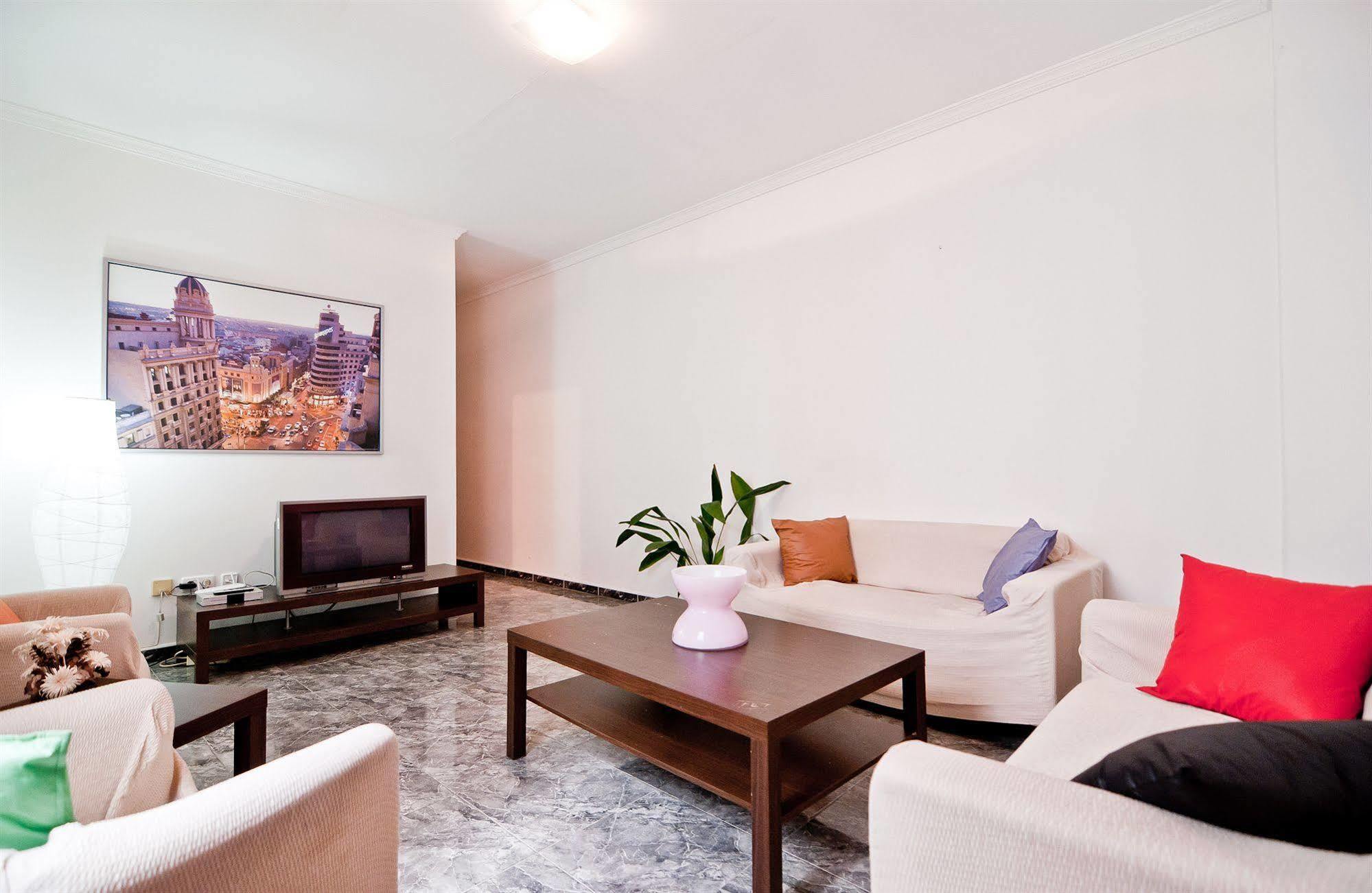 Apartamentos Aqui Me Quedo Мадрид Экстерьер фото
