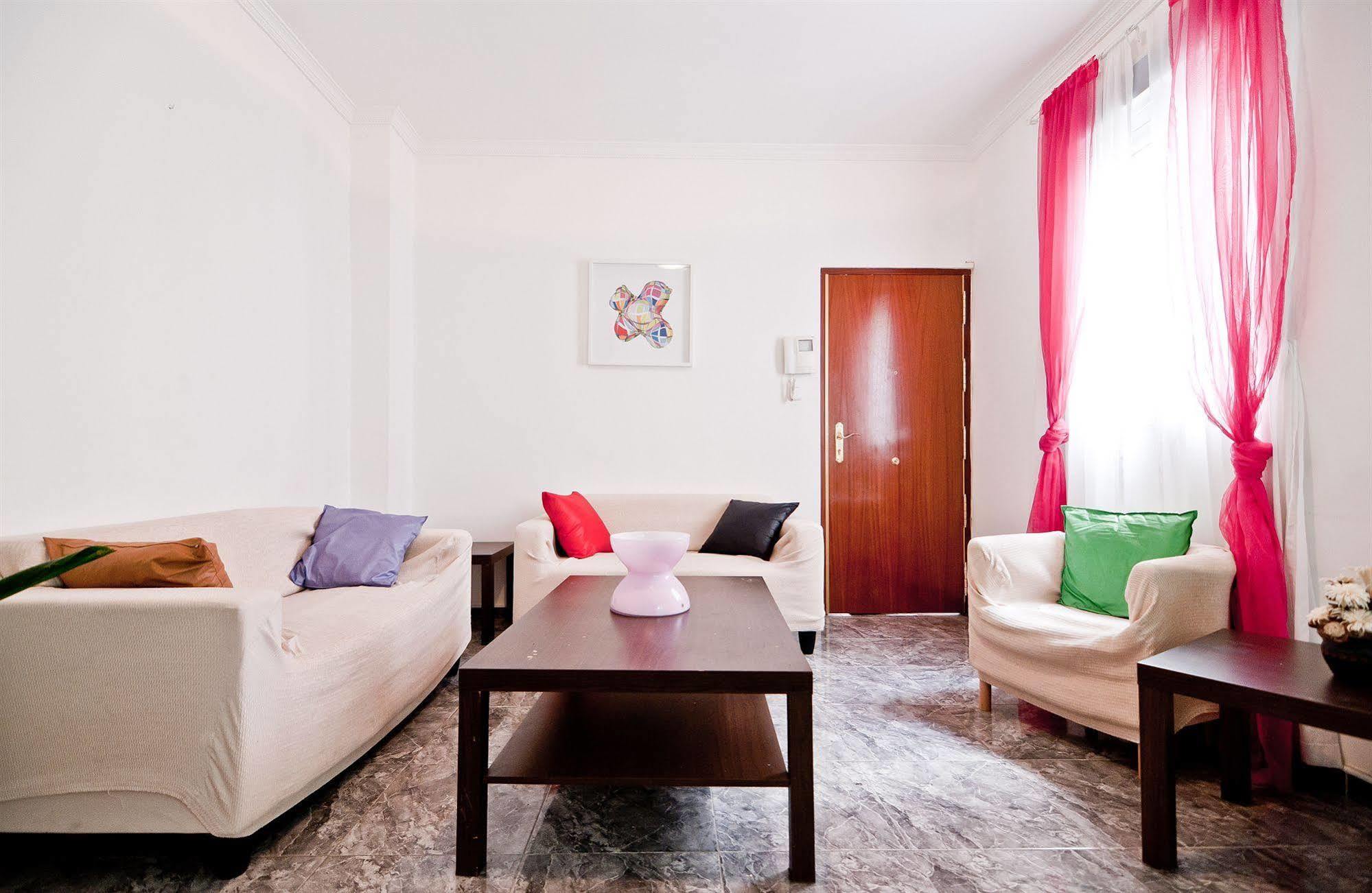 Apartamentos Aqui Me Quedo Мадрид Экстерьер фото