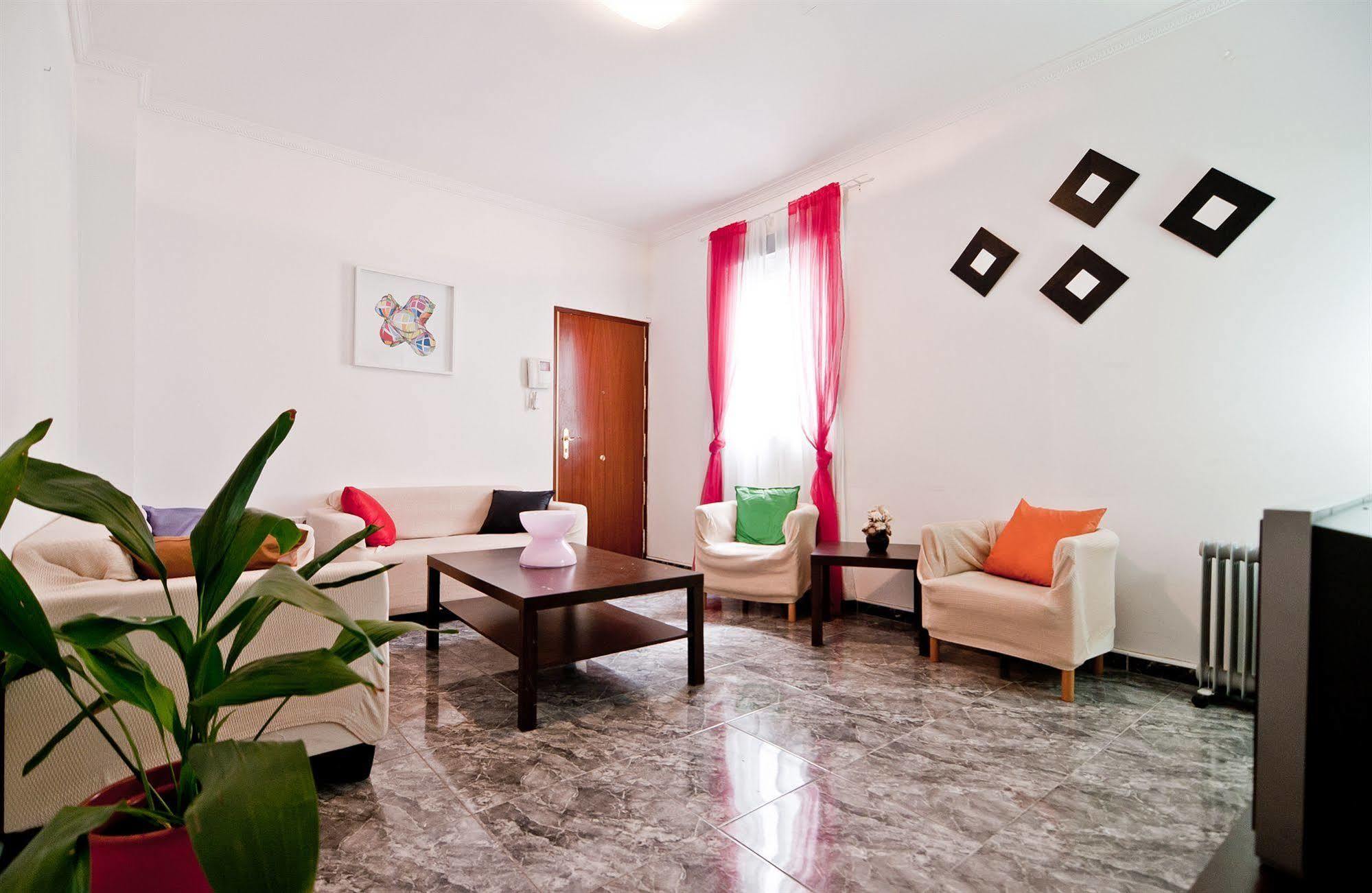 Apartamentos Aqui Me Quedo Мадрид Экстерьер фото